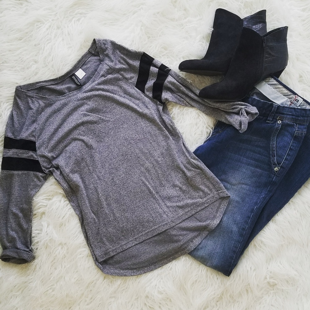 🍍3/$20 Baseball style t-shirt
